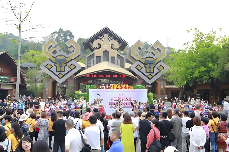 Tour to Sanya Nantian Hot Spring & Binglanggu/Li & Miao Minority Culture Park Baoting Hainan Island