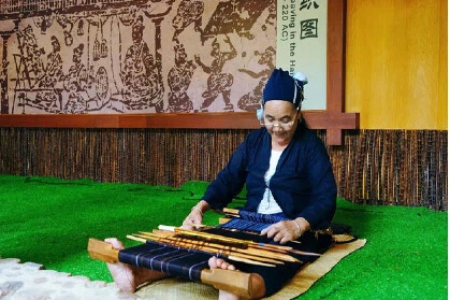 Tour to Sanya Nantian Hot Spring & Binglanggu/Li & Miao Minority Culture Park Baoting Hainan Island