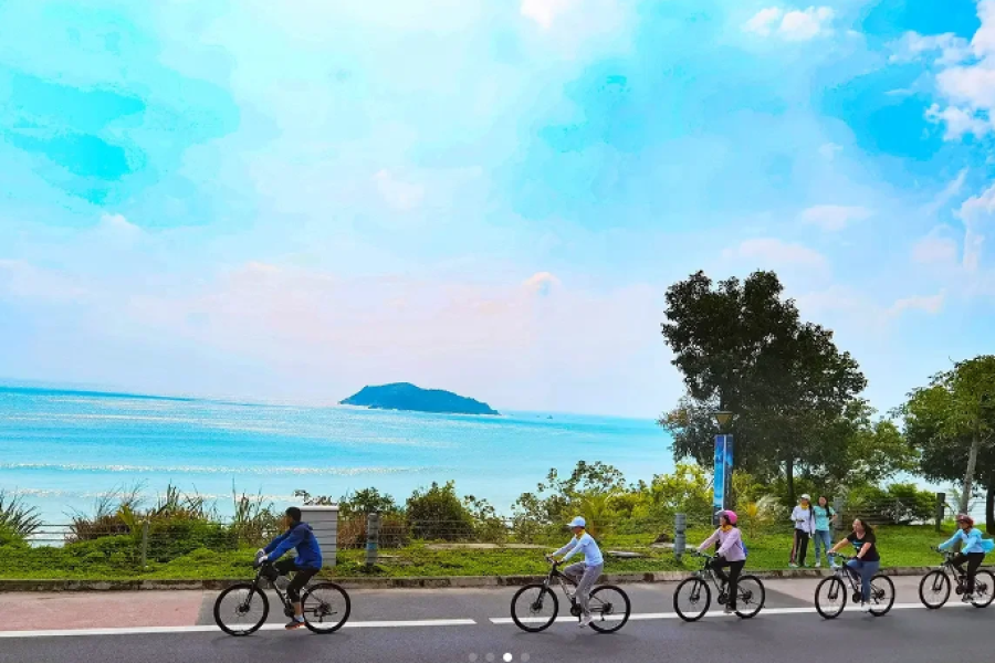 7-Day, 6-Night Hainan Island Cycling Tour Along the East Coastline